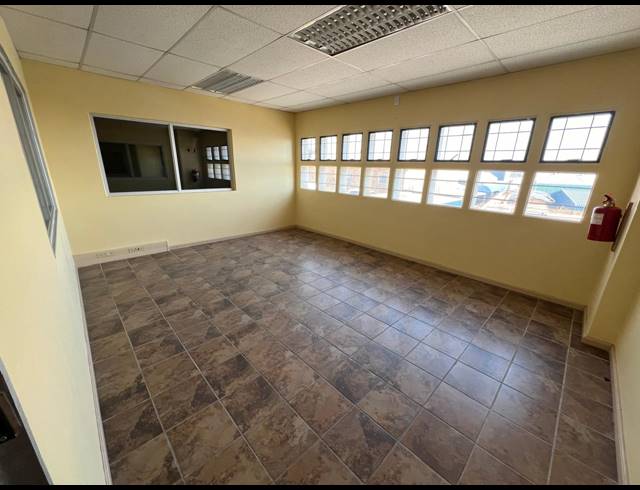 400M² WAREHOUSE TO LET IN LASER PARK